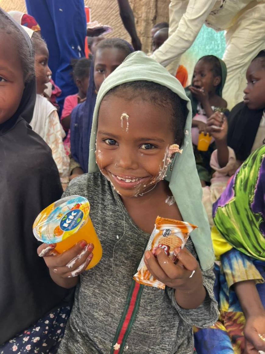 Zahide’nin Doğum Günü Hediyesi: Afrika’da Çocuklara Pasta İkramı