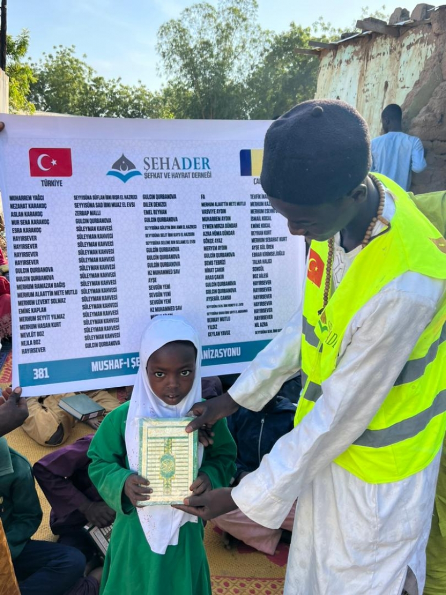 Afrika Çad’da 100 Kuran-ı Kerim Dağıtıldı – Hayatlara Işık Olduk!