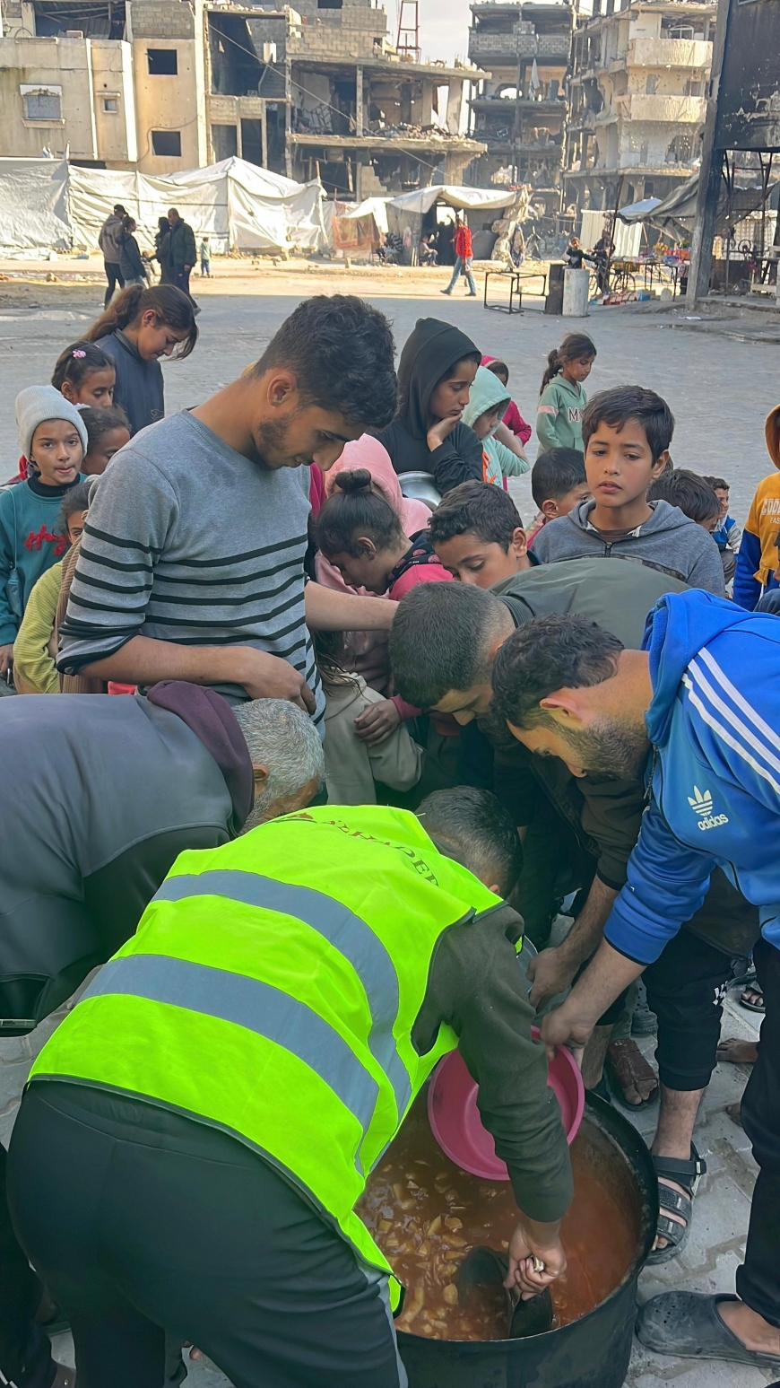 Mazlumun Sofrasında Biz de Varız | Gazze Yemek Dağıtımı 22