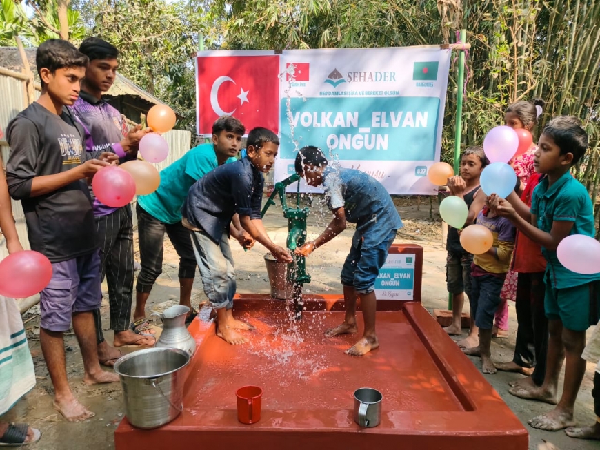 Bangladeş’te Suya Dokunan Eller