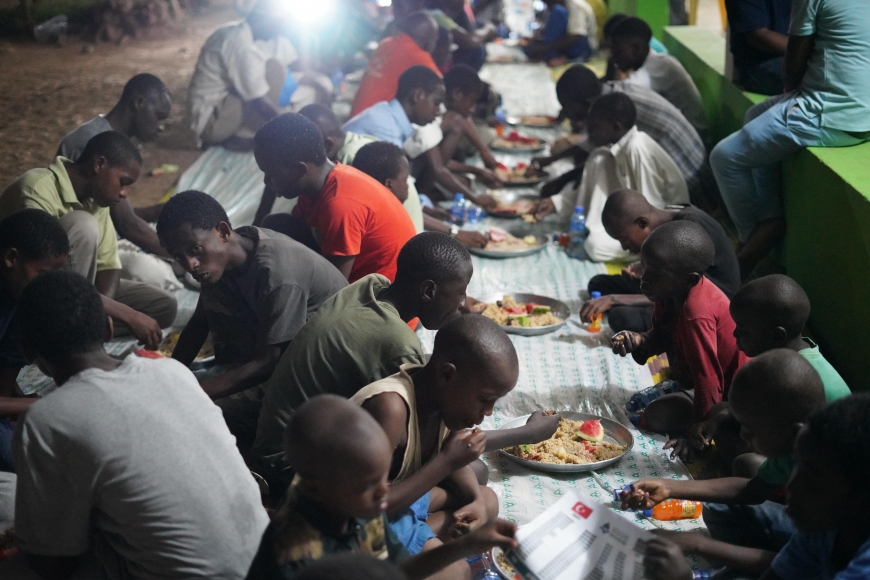 Kenya’da İftar Anları: Bu Gülüşleri Görmelisiniz!