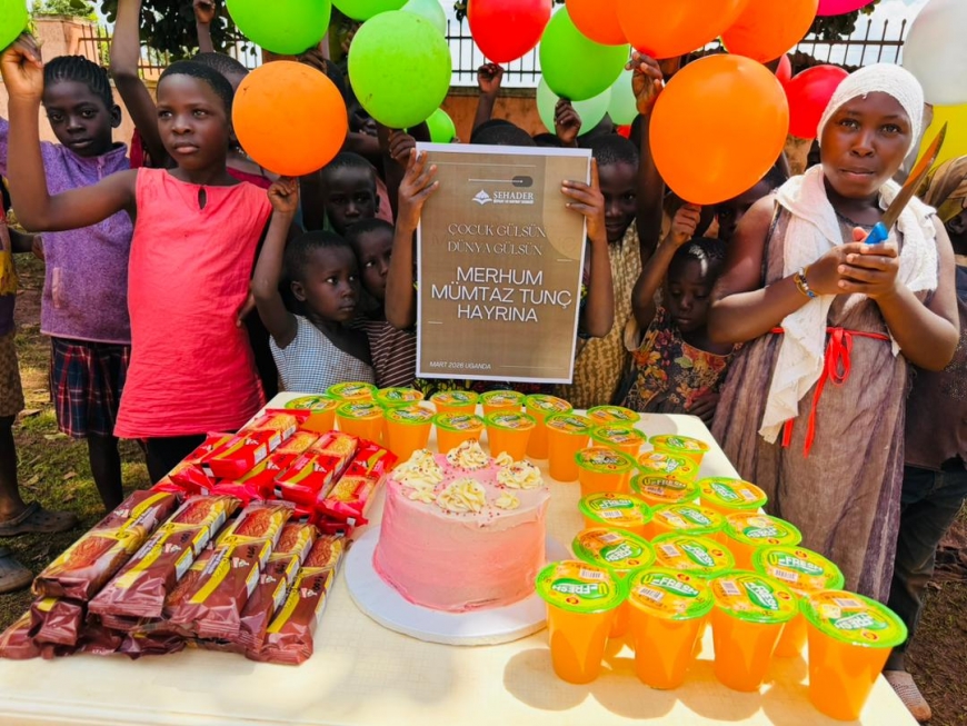 Uganda’da Çocukların Yüzünü Güldüren İkram | Mümtaz Tunç Hayrına