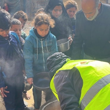 Açlığın Ortasında Dayanışma