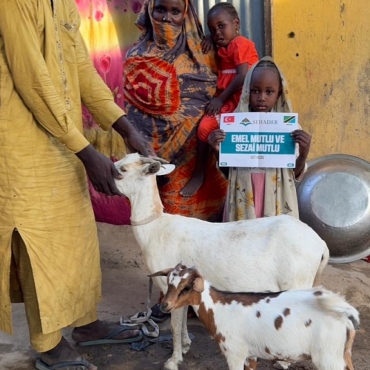 Tanzanya’da Süt Keçisi Bağışı | Emel Mutlu & Sezai Mutlu Adına Hayır Hizmeti