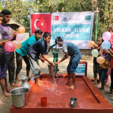Bangladeş’te Suya Dokunan Eller