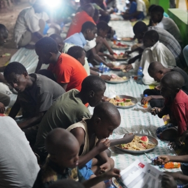 Kenya’da İftar Anları: Bu Gülüşleri Görmelisiniz!